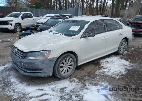 2012 Volkswagen Passat 2.5L S z USA, uszkodzony, nr VIN 1VWAP7A33CC074594